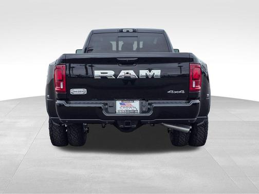 Diamond Black Crystal Pearlcoat 2026 RAM 3500 Longhorn