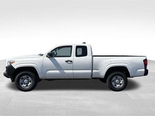 White 2022 Toyota Tacoma SR
