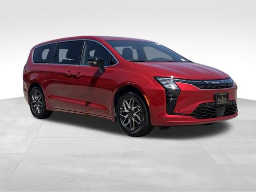 Red Hot Pearlcoat 2027 Chrysler Pacifica Limited
