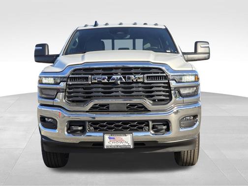 Bright White Clearcoat 2026 RAM 3500 Tradesman Crew Cab 4x4 8' Box