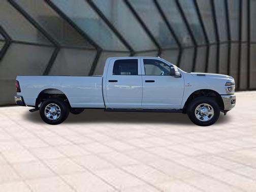 Bright White Clearcoat 2026 RAM 3500 Tradesman Crew Cab 4x4 8' Box