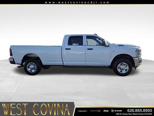 Bright White Clearcoat 2026 RAM 3500 Tradesman Crew Cab 4x4 8' Box