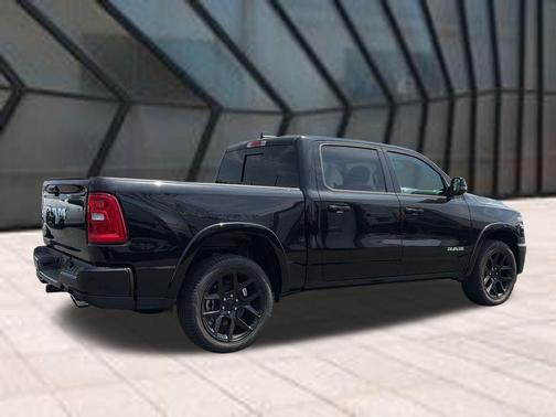Diamond Black Crystal Pearlcoat 2026 RAM 1500 Laramie