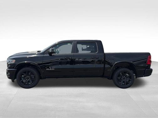 Diamond Black Crystal Pearlcoat 2026 RAM 1500 Laramie