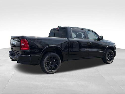 Diamond Black Crystal Pearlcoat 2026 RAM 1500 Laramie