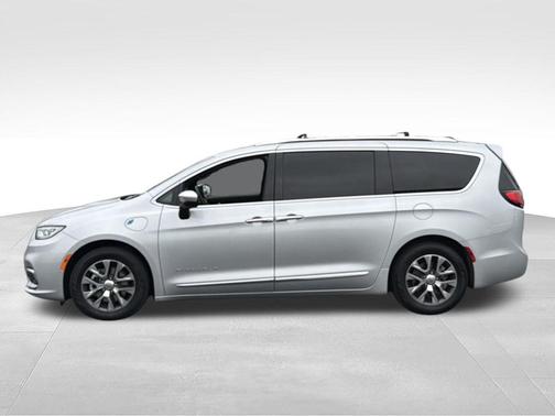 Silver Mist Clearcoat 2023 Chrysler Pacifica L