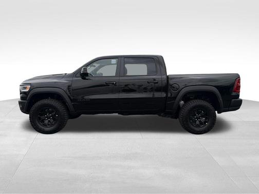 Diamond Black Crystal Pearlcoat 2026 RAM 1500 RHO Crew Cab 4x4 5'7' Box