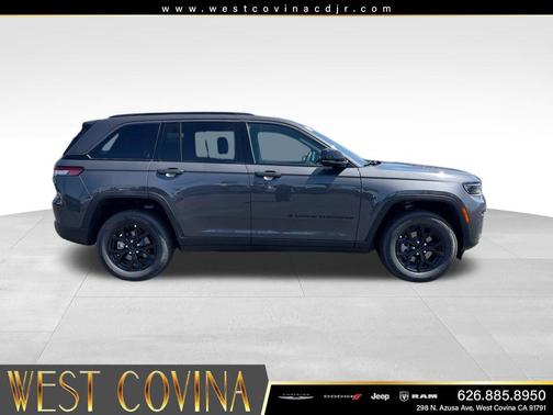 Baltic Gray Metallic Clearcoat 2026 Jeep Grand Cherokee Altitude
