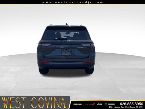 Baltic Gray Metallic Clearcoat 2026 Jeep Grand Cherokee Altitude