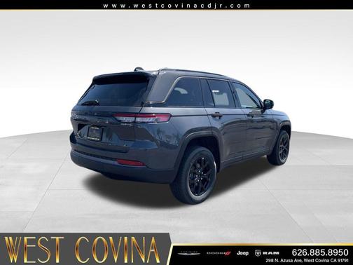 Baltic Gray Metallic Clearcoat 2026 Jeep Grand Cherokee Altitude