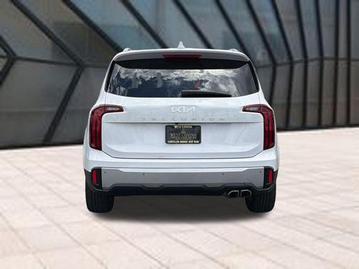 Glacial White Pearl 2023 Kia Telluride S