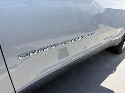 Silver Zynith 2023 Jeep Grand Cherokee Limited