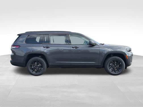 Baltic Gray Metallic Clearcoat 2026 Jeep Grand Cherokee L Altitude