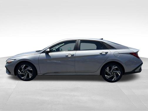 Fluid Metal 2025 Hyundai ELANTRA SEL
