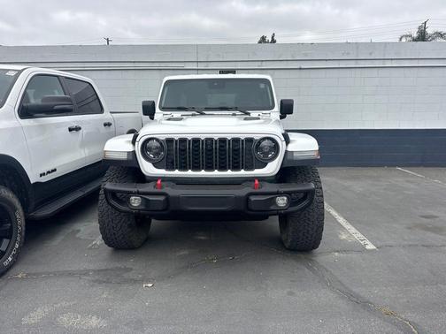 Bright White Clearcoat 2024 Jeep Wrangler Rubicon