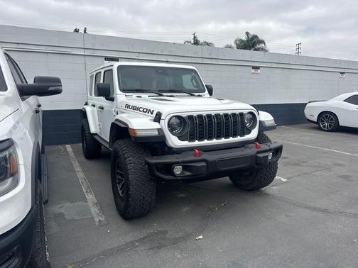 Bright White Clearcoat 2024 Jeep Wrangler Rubicon
