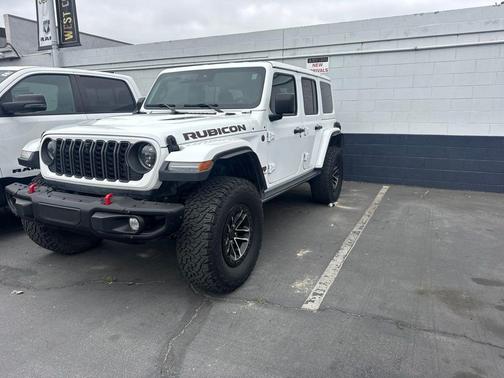 Bright White Clearcoat 2024 Jeep Wrangler Rubicon