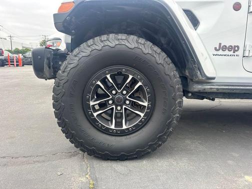 Bright White Clearcoat 2024 Jeep Wrangler Rubicon