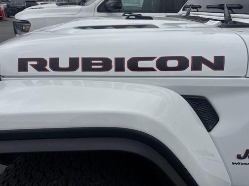 Bright White Clearcoat 2024 Jeep Wrangler Rubicon