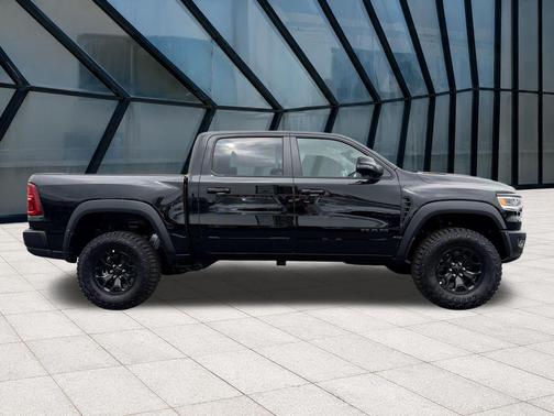 Diamond Black Crystal Pearlcoat 2026 RAM 1500 RHO Crew Cab 4x4 5'7' Box