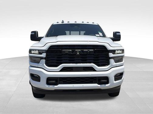 Bright White Clearcoat 2026 RAM 3500 Big Horn Crew Cab 4x4 8' Box