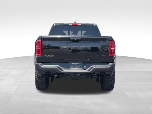 Diamond Black Crystal Pearlcoat 2026 RAM 1500 RHO Crew Cab 4x4 5'7' Box