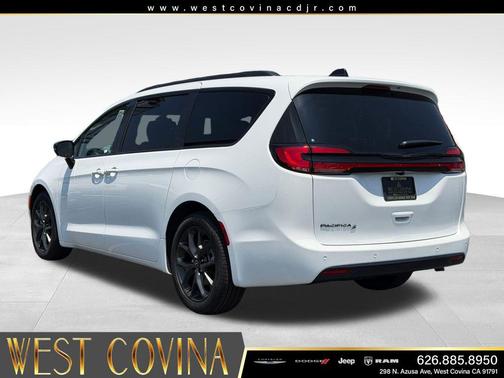 Bright White Clearcoat 2026 Chrysler Pacifica L