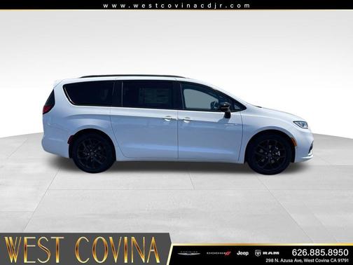 Bright White Clearcoat 2026 Chrysler Pacifica L
