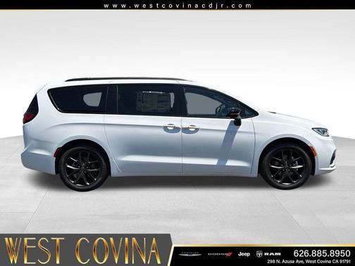 Bright White Clearcoat 2026 Chrysler Pacifica L