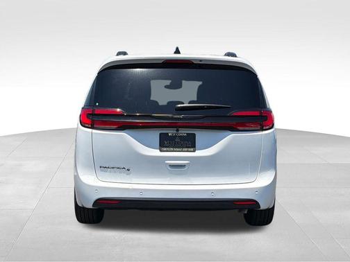Bright White Clearcoat 2026 Chrysler Pacifica L