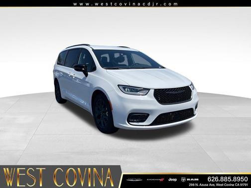 Bright White Clearcoat 2026 Chrysler Pacifica L