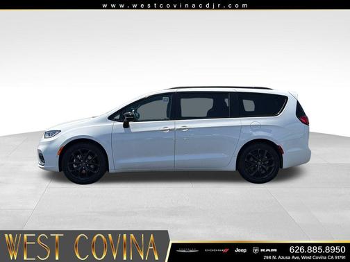 Bright White Clearcoat 2026 Chrysler Pacifica L