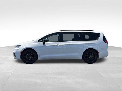 Bright White Clearcoat 2026 Chrysler Pacifica L