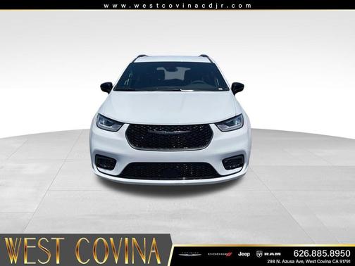 Bright White Clearcoat 2026 Chrysler Pacifica L
