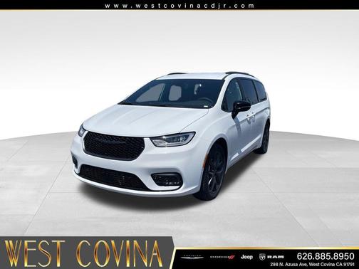 Bright White Clearcoat 2026 Chrysler Pacifica L