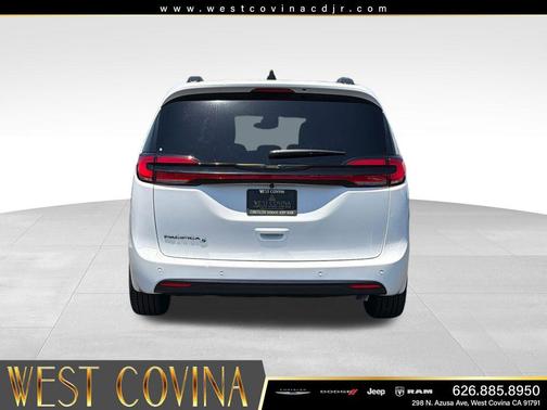 Bright White Clearcoat 2026 Chrysler Pacifica L