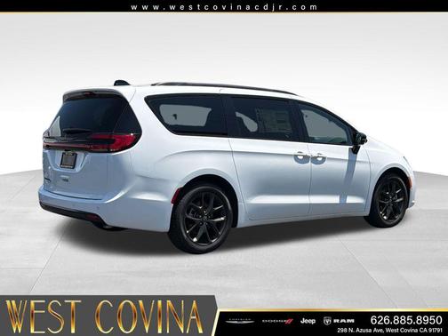 Bright White Clearcoat 2026 Chrysler Pacifica L