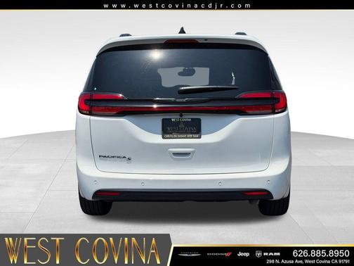 Bright White Clearcoat 2026 Chrysler Pacifica L