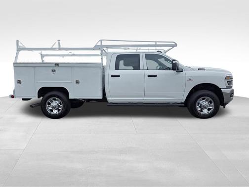 Bright White Clearcoat 2026 RAM 3500 Tradesman Crew Cab 4x4 8' Box