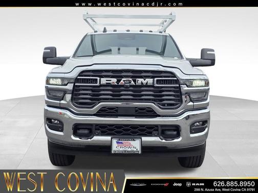 Bright White Clearcoat 2026 RAM 3500 Tradesman Crew Cab 4x4 8' Box