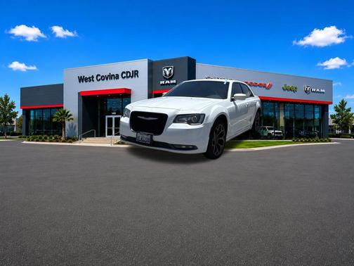 Bright White Clearcoat 2018 Chrysler 300 S