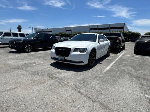 Bright White Clearcoat 2018 Chrysler 300 S