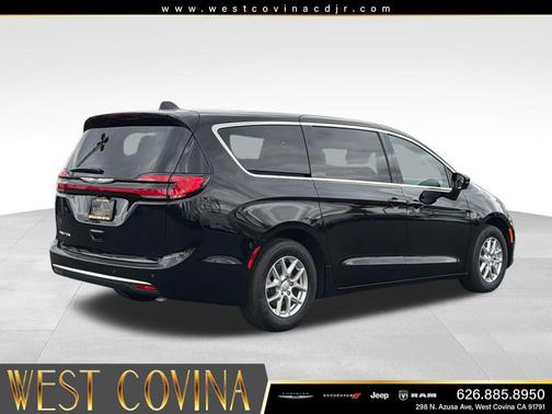 Diamond Black Crystal Pearlcoat 2026 Chrysler Pacifica L