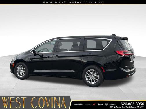 Diamond Black Crystal Pearlcoat 2026 Chrysler Pacifica L