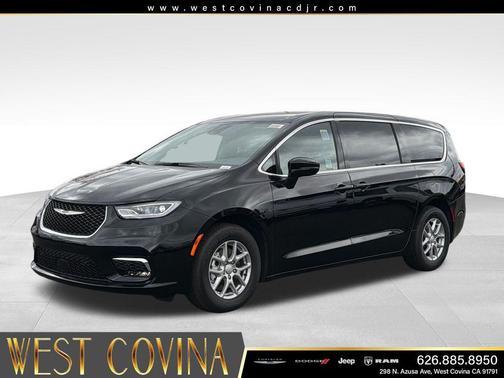 Diamond Black Crystal Pearlcoat 2026 Chrysler Pacifica L