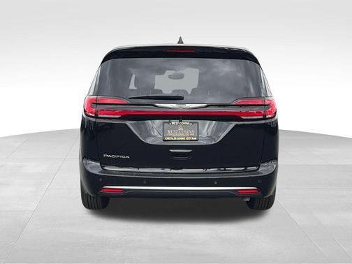 Diamond Black Crystal Pearlcoat 2026 Chrysler Pacifica L
