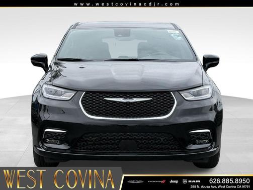 Diamond Black Crystal Pearlcoat 2026 Chrysler Pacifica L