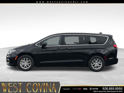 Diamond Black Crystal Pearlcoat 2026 Chrysler Pacifica L