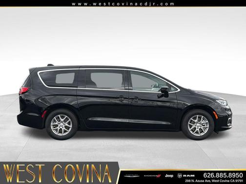 Diamond Black Crystal Pearlcoat 2026 Chrysler Pacifica L