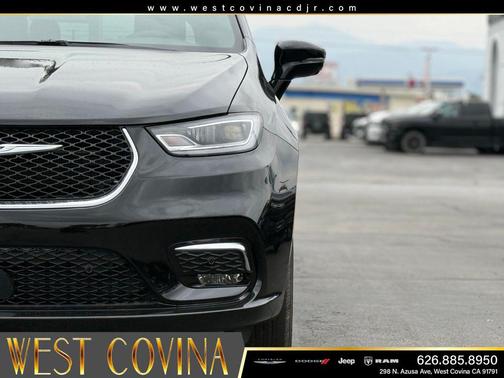 Diamond Black Crystal Pearlcoat 2026 Chrysler Pacifica L